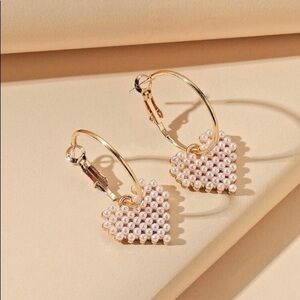 3/$30 💛 Faux Pearl Heart Earrings